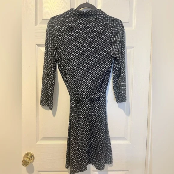 Banana Republic 3/4 Sleeves Black Patterned Dress. Size Medium - Picture 2 of 9